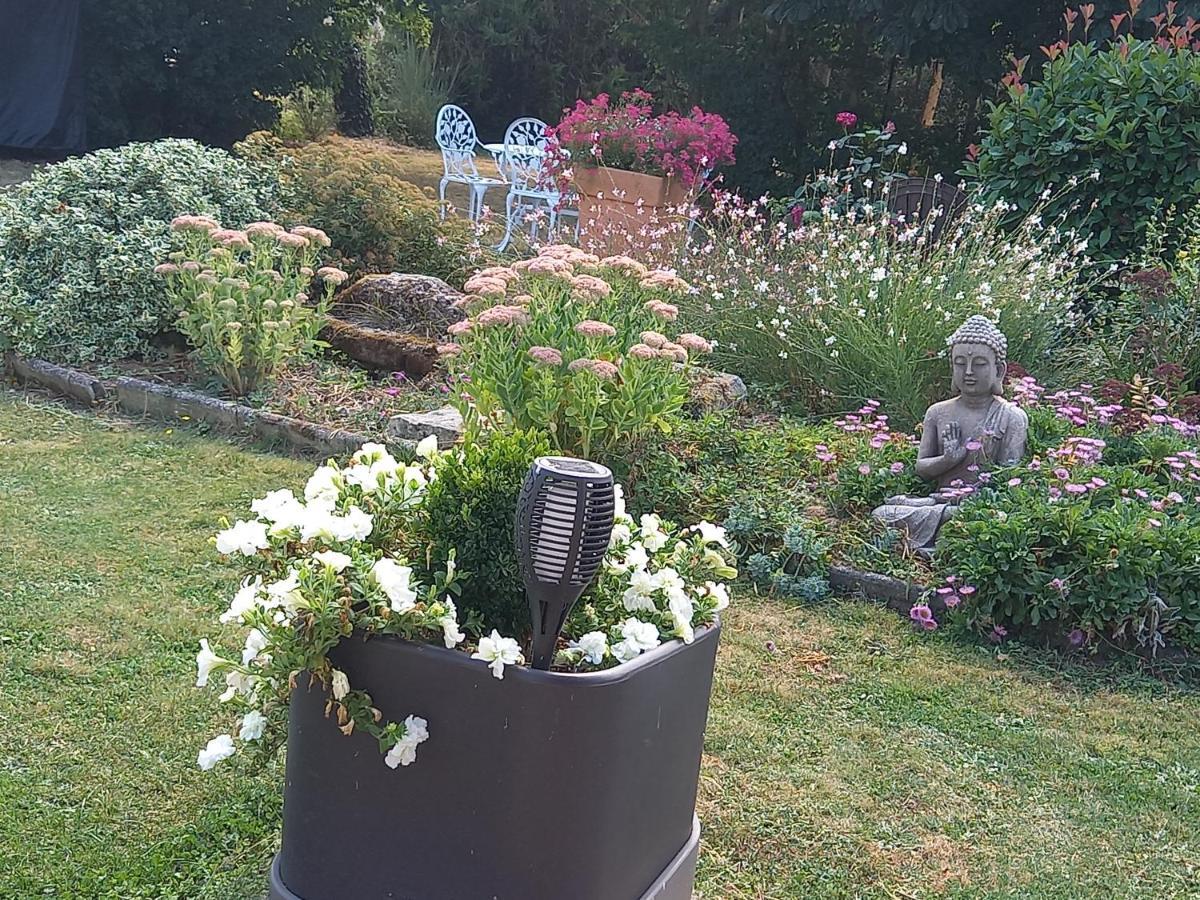 Bed and Breakfast Les Malvaux Huriel Екстер'єр фото