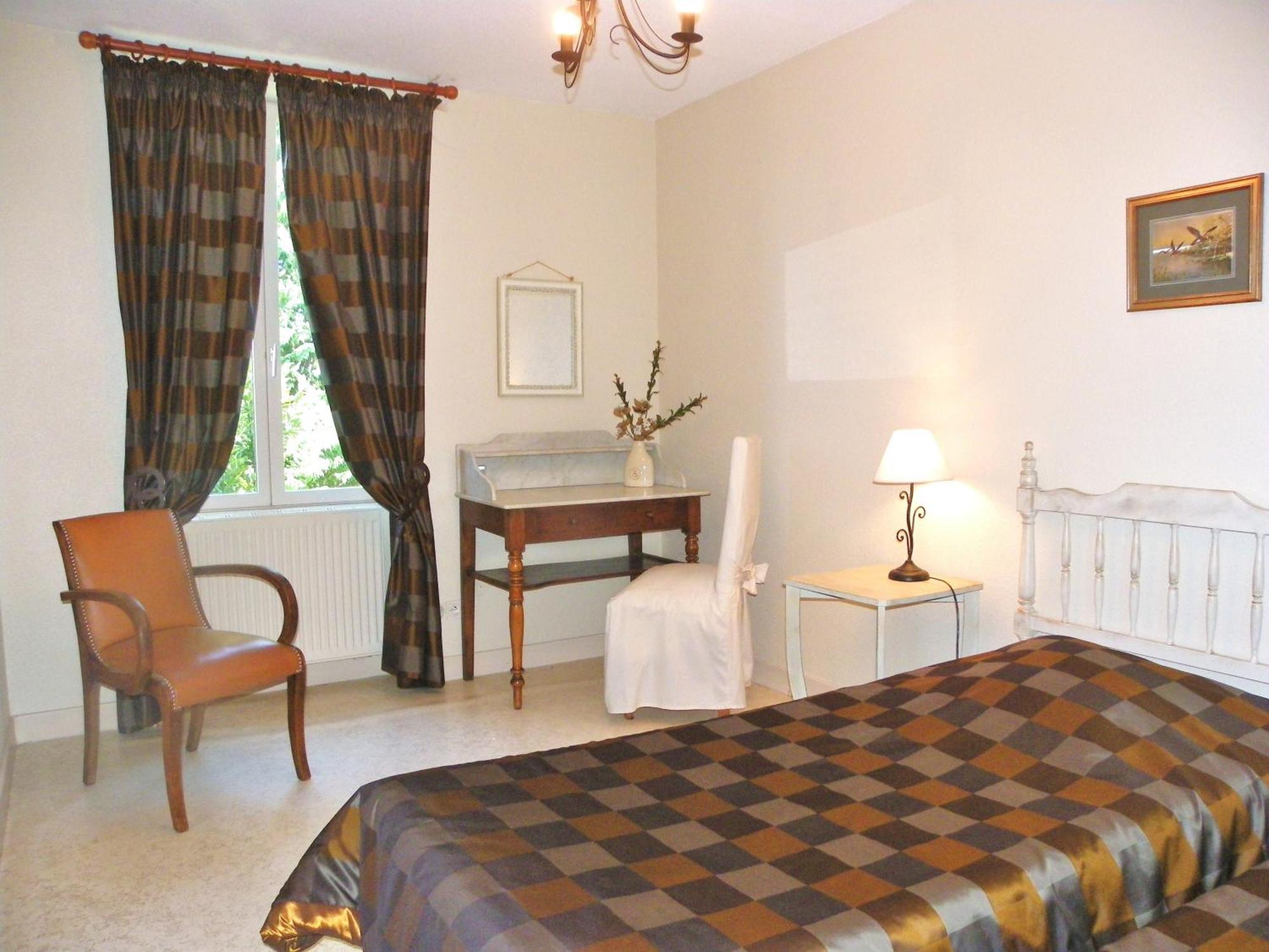 Bed and Breakfast Les Malvaux Huriel Екстер'єр фото
