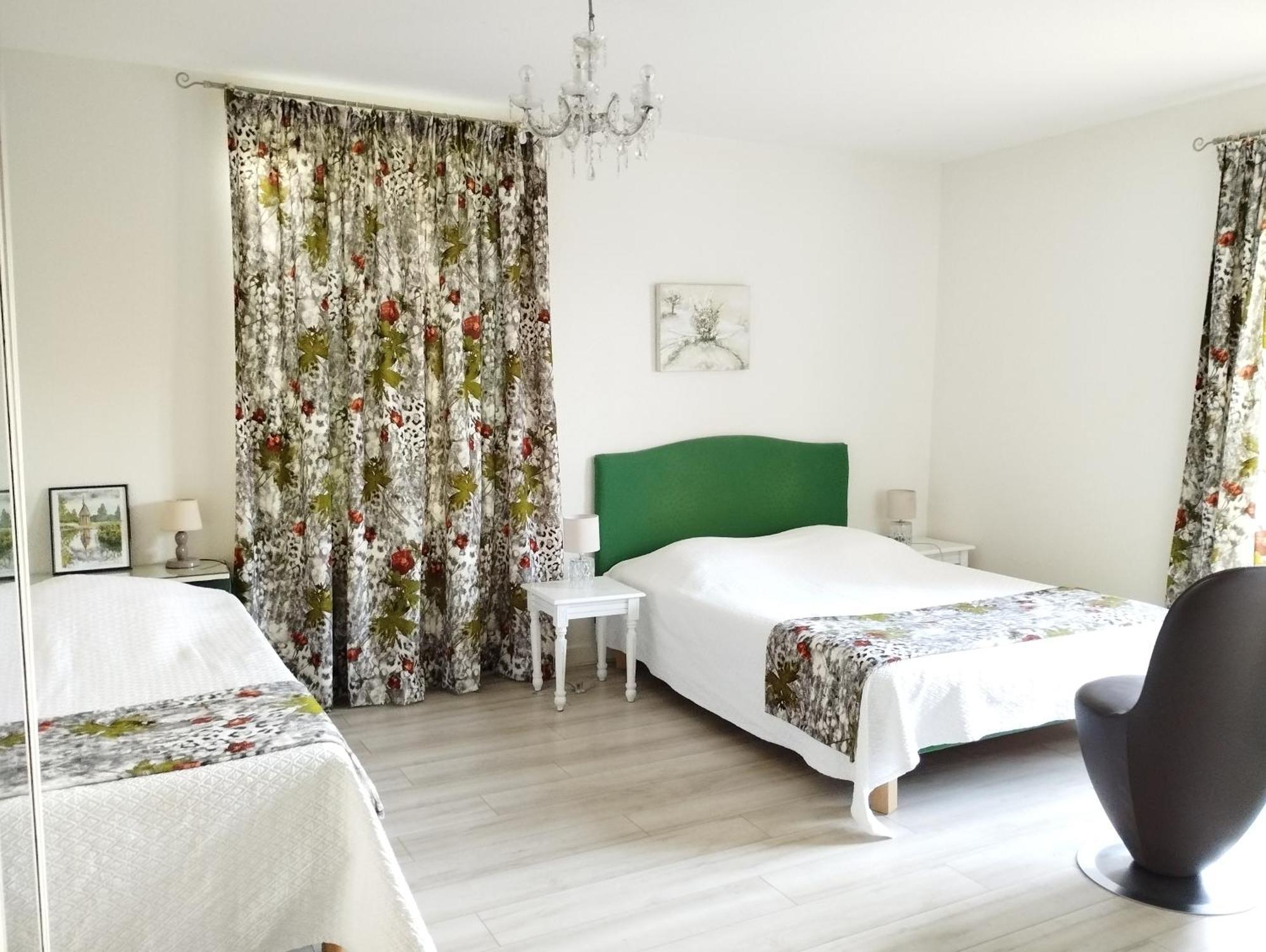 Bed and Breakfast Les Malvaux Huriel Екстер'єр фото