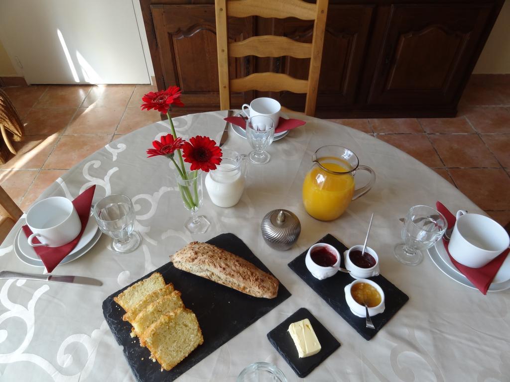 Bed and Breakfast Les Malvaux Huriel Екстер'єр фото