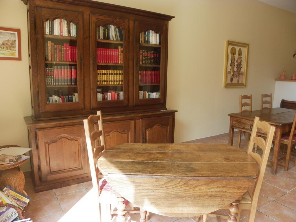 Bed and Breakfast Les Malvaux Huriel Екстер'єр фото
