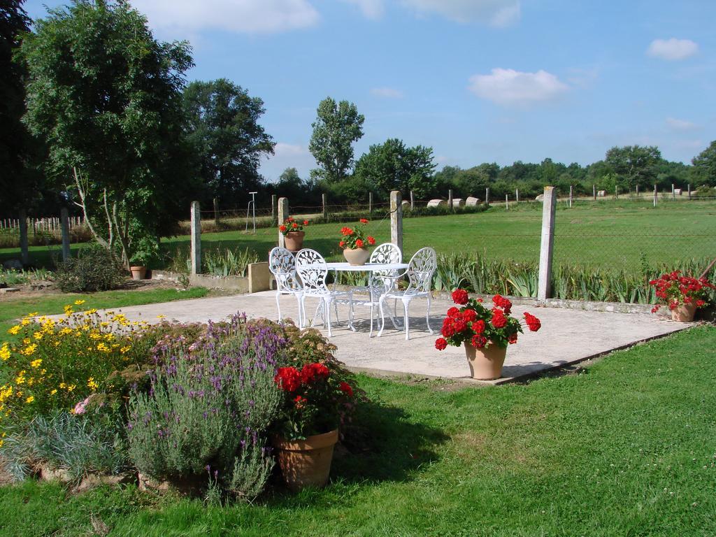 Bed and Breakfast Les Malvaux Huriel Екстер'єр фото