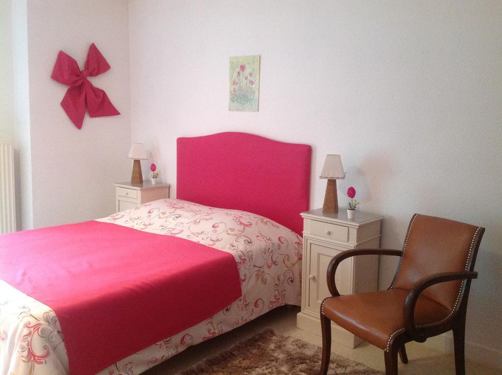 Bed and Breakfast Les Malvaux Huriel Екстер'єр фото