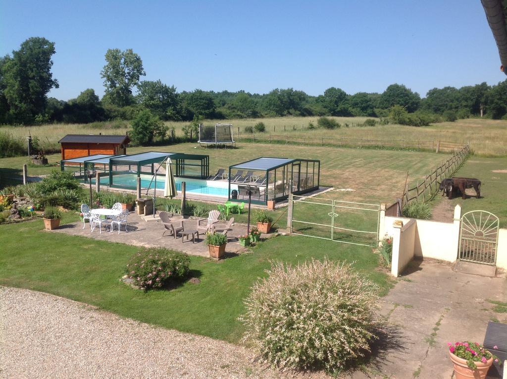 Bed and Breakfast Les Malvaux Huriel Екстер'єр фото