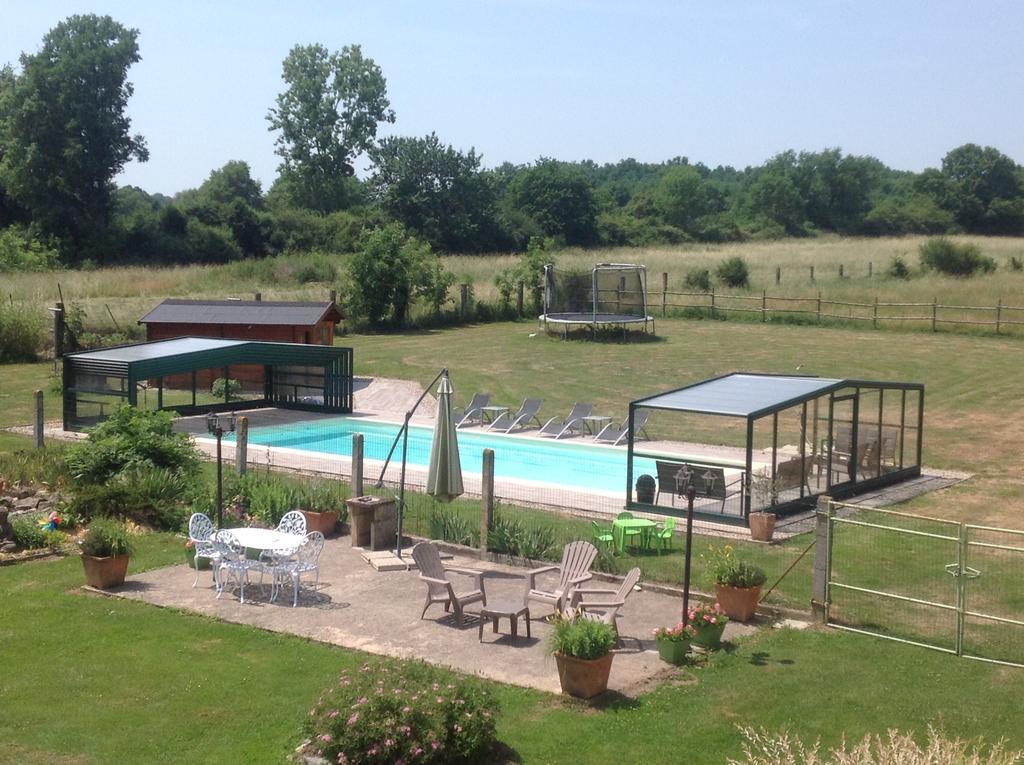 Bed and Breakfast Les Malvaux Huriel Екстер'єр фото