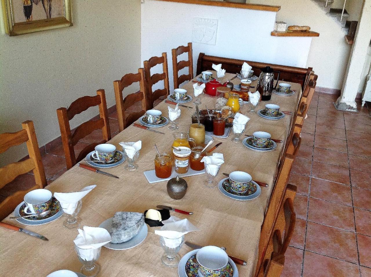 Bed and Breakfast Les Malvaux Huriel Екстер'єр фото